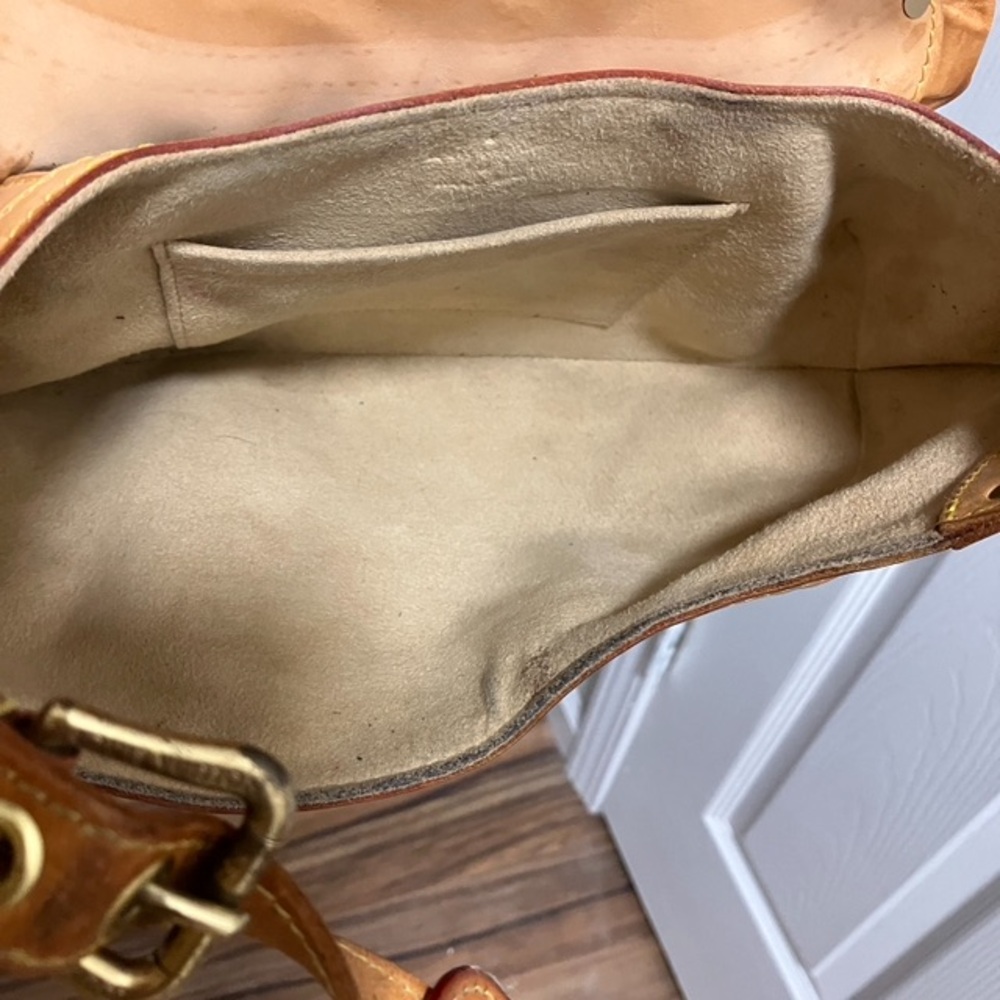 Authentic Louis Vuitton Leonor. Extra Strap Included. - Picture 4 of 10